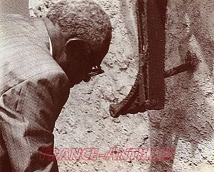 Aimé Césaire lors de l'inauguration de la Place du 22 Mai (1971) — portrait
